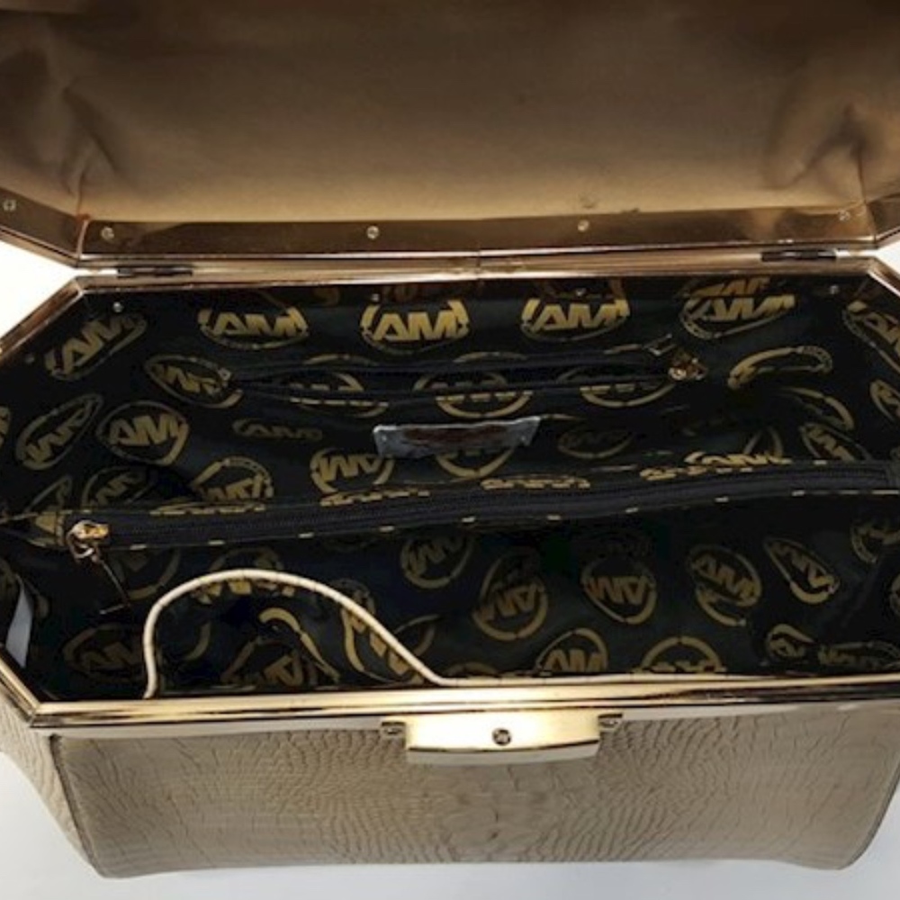 Ameri Mode Beige Faux Alligator Purse - image 8